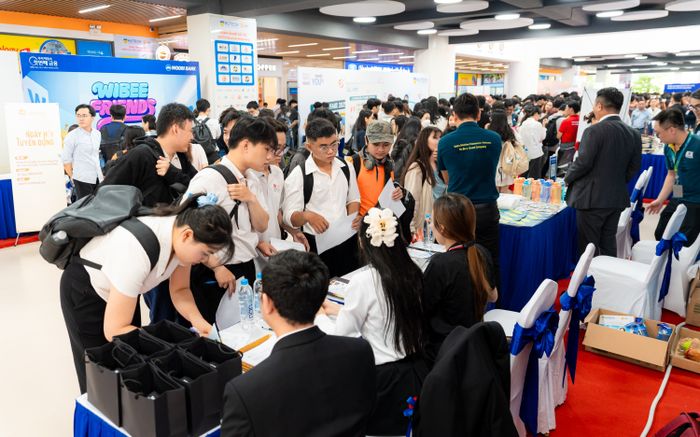 Nhiều 'ông lớn' quốc tế quy tụ tại HUTECH International Job Fair 2025, sinh viên được gì?