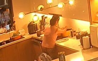 Chủ nhà nói không nên lời khi thấy hành động của nữ giúp việc qua camera