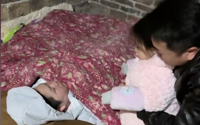 Người đàn ông chi 7 tỷ để chữa ung thư cho vợ, câu chuyện khiến mạng xã hội rơi nước mắt