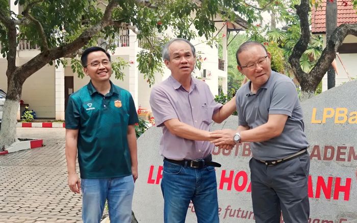 Ai đã se duyên cho bầu Đức và HLV Park Hang Seo?