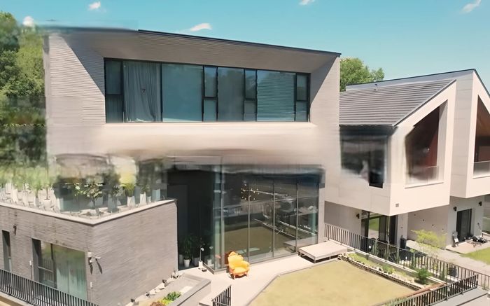 Nam ca sĩ mua nhà 113 tỷ đồng tặng ba mẹ: Có thẻ đen ngân hàng, tài sản hàng chục nghìn tỷ