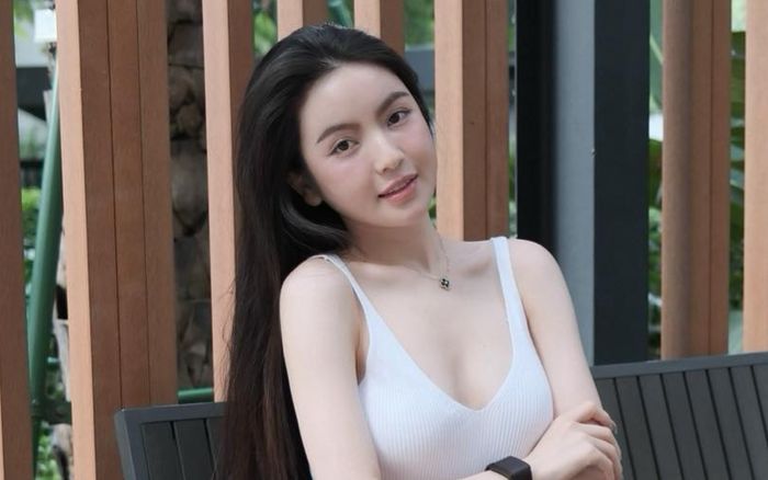 Vợ Quang Hải chăm diện mốt trễ nải, khoe trọn sắc vóc gợi cảm