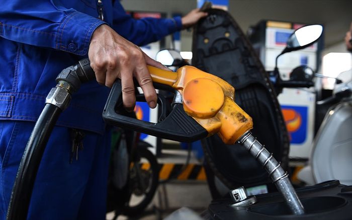 Giá xăng dầu hôm nay 26/5: Lại tăng mạnh