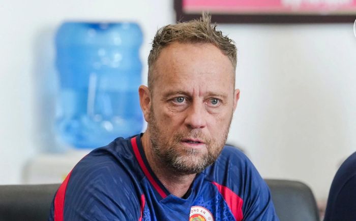 Thất vọng kép của HLV Polking