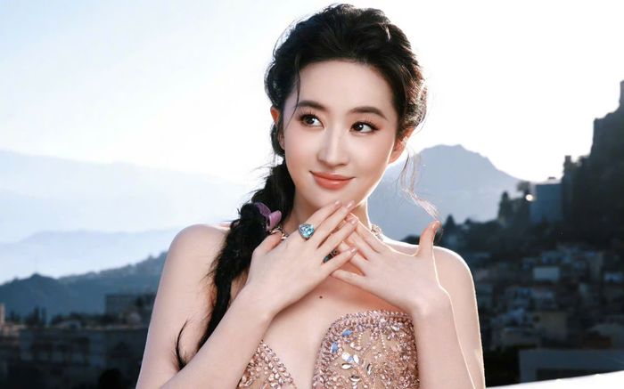 Tranh luận Dương Tử xếp ngang hàng Lưu Diệc Phi