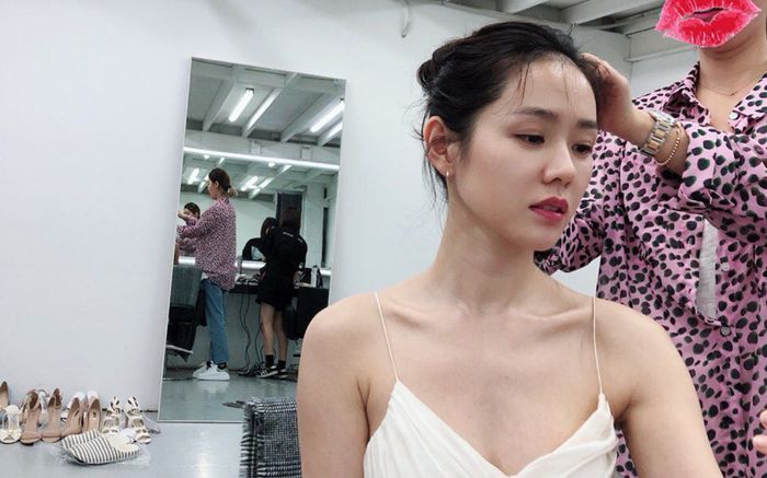 Hơn 300 nghìn người bất ngờ trước vẻ ngoài phồn thực của Son Ye Jin