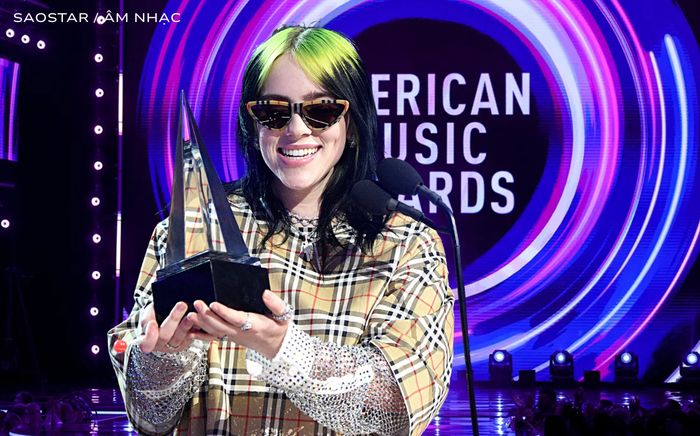 Billie Eilish đại thắng tại American Music Awards 2025