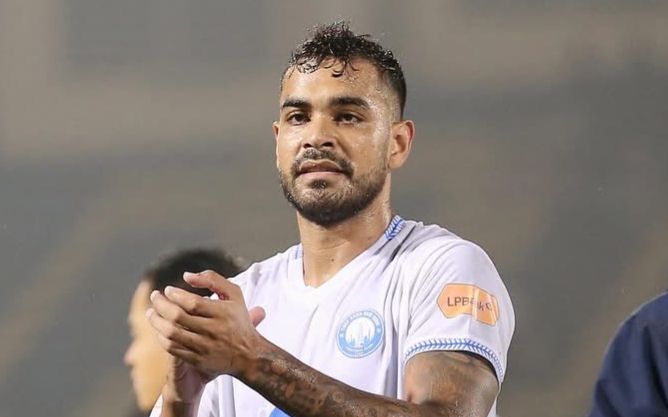 Ngả mũ với tiền đạo thay Nguyễn Xuân Son