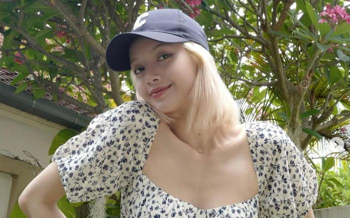 Hình ảnh trái ngược của Lisa trong biệt thự 142 tỷ đồng