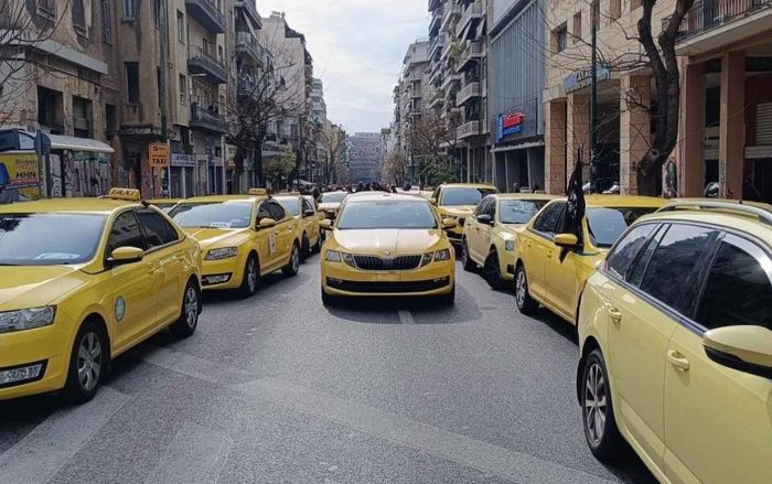 Tài xế taxi gây phẫn nộ khi tự ý đổi lộ trình rồi đòi thêm tiền