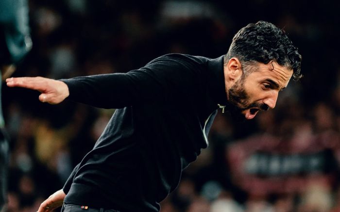 CĐV MU đòi sa thải HLV Amorim khi bại trận trước HLV Kim Sang Sik