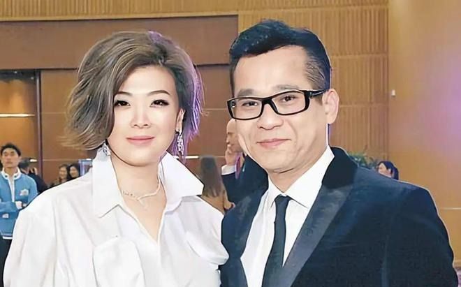 Một Á hậu kiện chồng cũ dùng dao đe dọa, thái độ ở phiên tòa gây chú ý