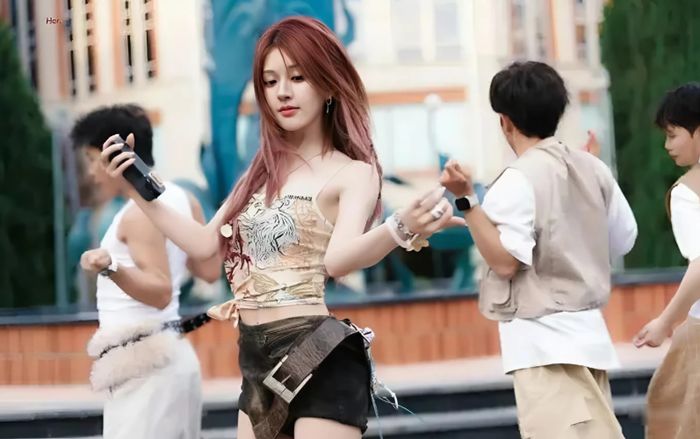Hình ảnh nóng bỏng của Triệu Lộ Tư sau đột quỵ gây sốt