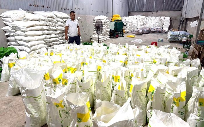 Tạm giữ 3 đối tượng sản xuất, buôn bán gần 300 tấn phân bón giả