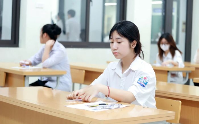 Làm thủ tục thi lớp 10: Sơ suất nhỏ, hậu quả lớn