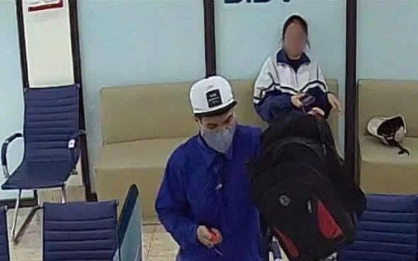 Đặc điểm nhận dạng nghi phạm cướp số tiền lớn tại ngân hàng ở Quảng Ninh