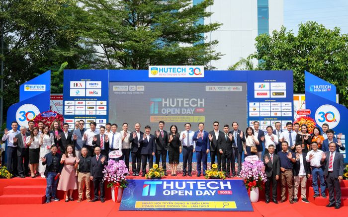 Ngày hội việc làm HUTECH - Nơi doanh nghiệp “đặt hàng”, sinh viên sẵn sàng bứt phá