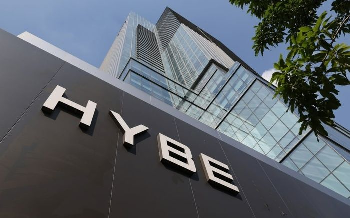 Giám đốc tài chính của HYBE từ chức giữa lúc tập đoàn bị điều tra
