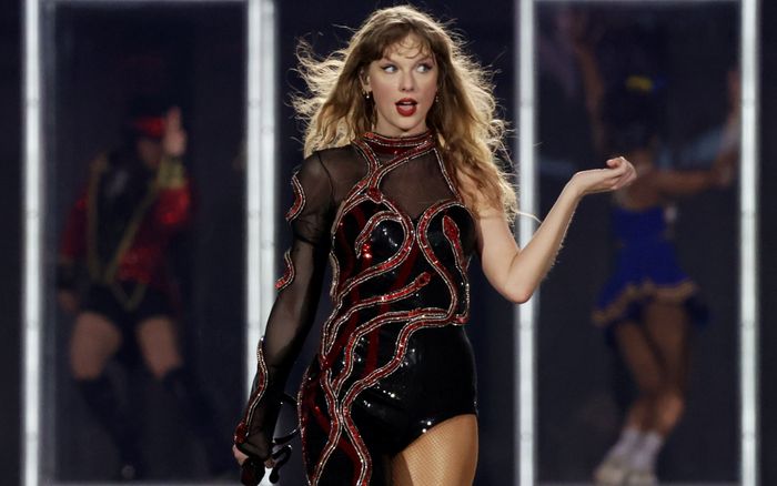 Taylor Swift giành lại thành công 6 album gốc, fan đưa 'Reputation' lên thẳng #1 iTunes