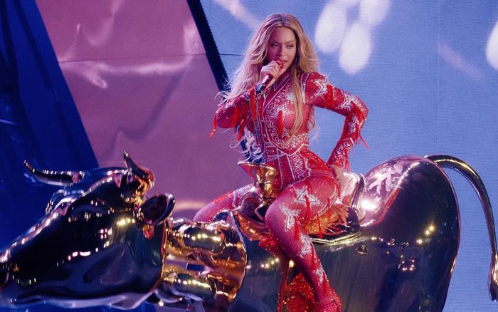 Bất cẩn tai hại của ekip khiến Beyoncé suýt gặp nguy hiểm