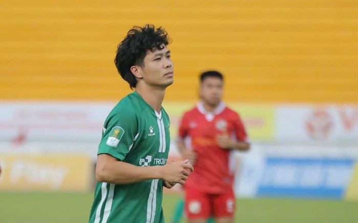 Công Phượng hết phép