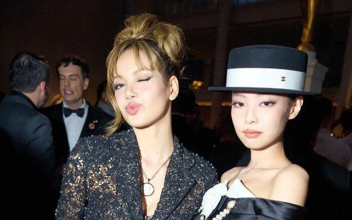 Sự đối lập của ba thành viên Blackpink trên thảm đỏ Met Gala 2025