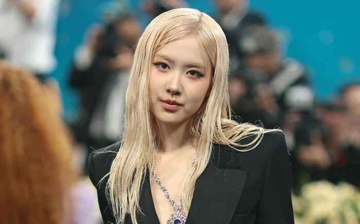 Rosé 'mất điểm' vì tóc xơ xác, tác hại từ việc dùng hóa chất tạo hình ảnh 'công chúa tóc mây'?