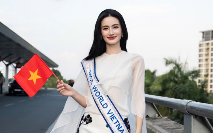 Thái độ lạ của bạn trai dành cho Hoa hậu Ý Nhi