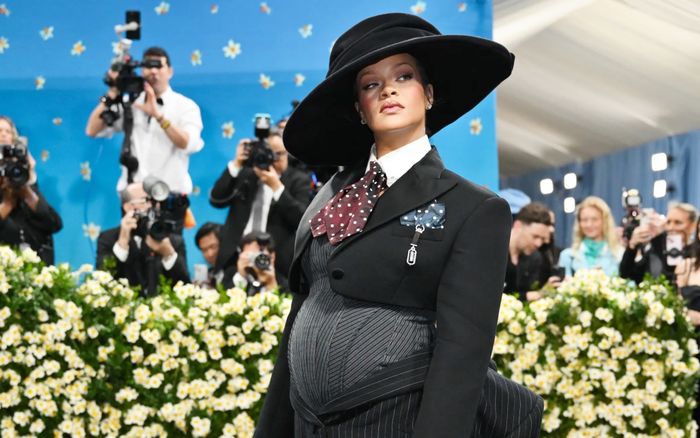 Rihanna mang thai lần ba, số phận album mới sẽ đi về đâu?