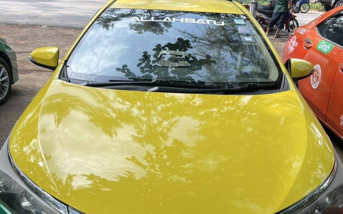 Nhờ tài xế đi mua đồ, nữ hành khách táo bạo trộm luôn chiếc taxi