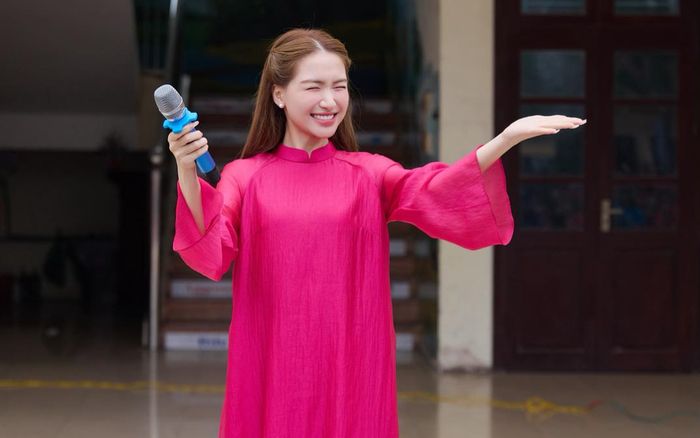 Hòa Minzy chạy 7 show diễn trong một ngày, nhận cát xê bao nhiêu?