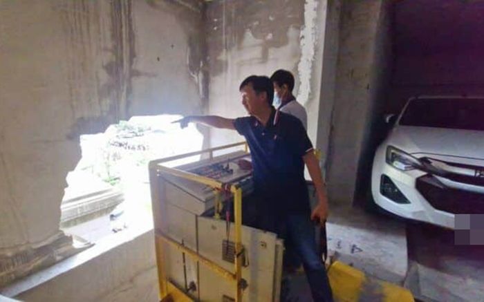 Robot đập thủng tòa nhà khi đang làm việc, dấy lên nỗi lo lắng cho nhiều người dân