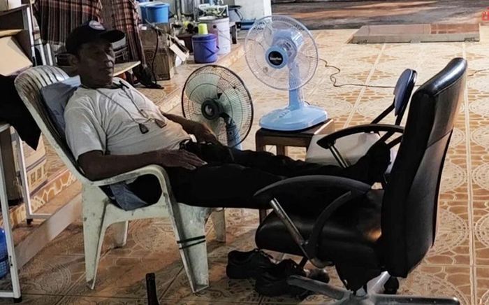 Nam bảo vệ bị trộm tài sản do ngủ gật trong giờ làm, phản ứng sau đó khiến ai cũng bất ngờ