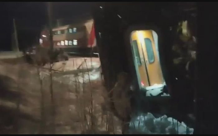 Tàu hỏa trật bánh do cầu bị sập khiến 7 người thiệt mạng, 30 người bị thương