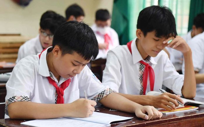 Trường chuyên đầu tiên tại Hà Nội công bố điểm chuẩn thi vào lớp 10