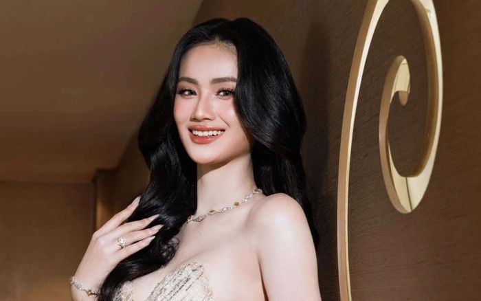 Chuyện gì đang xảy ra với Hoa hậu Ý Nhi?