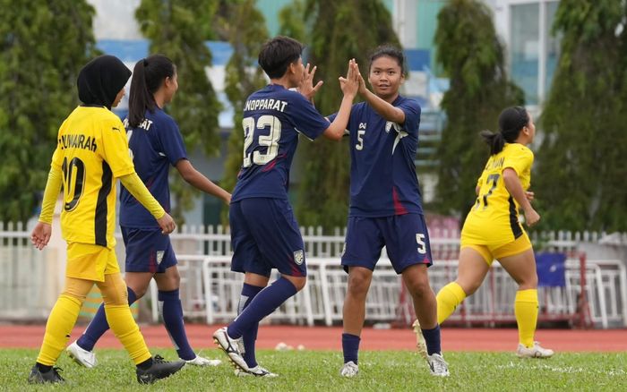 Thái Lan thắng Malaysia 7-1