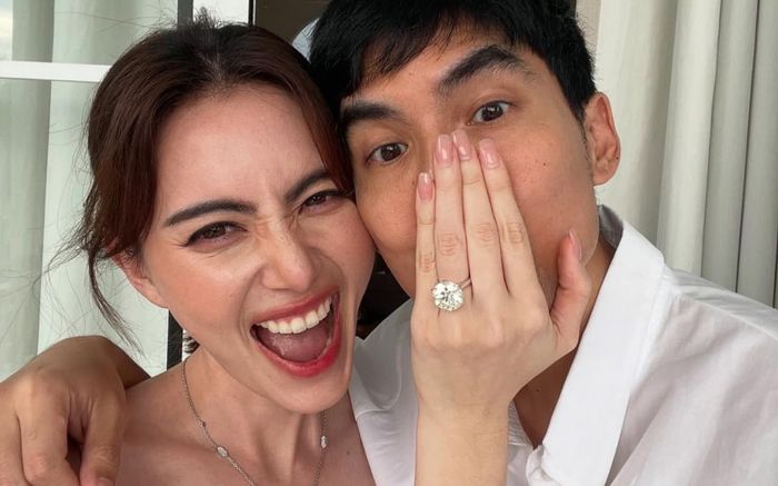 Mai Davika thông báo đính hôn, showbiz Thái Lan vỡ òa chúc phúc