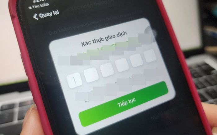 Điện thoại bị điều khiển nhập mật khẩu từ xa, chàng trai mất trắng 108 triệu đồng