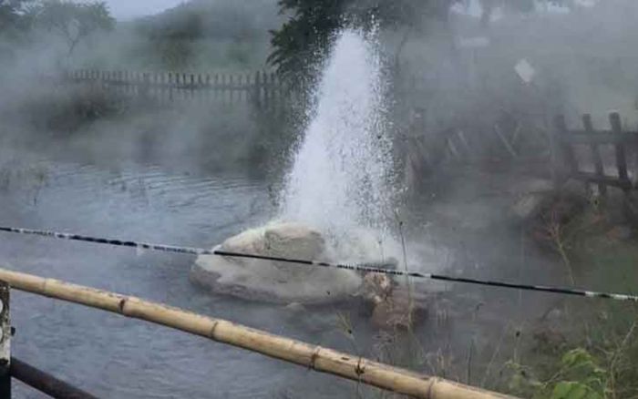 Suối nước nóng có nhiệt độ như nước sôi, cảnh báo người dân không đến gần