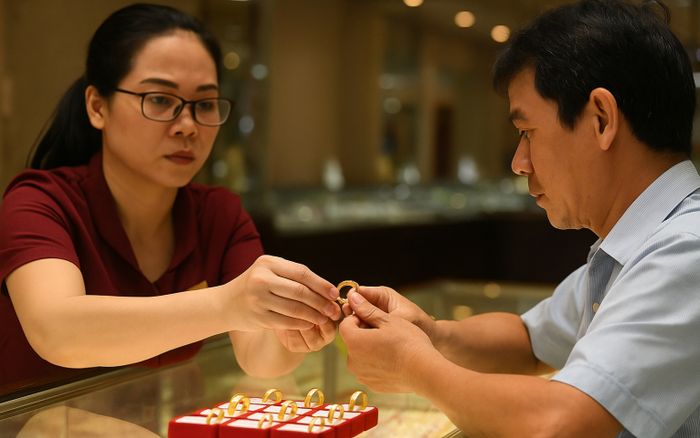 Vàng nhẫn có mức giá hấp dẫn người mua