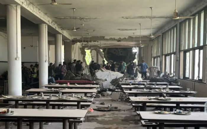 Máy bay đâm vào ký túc xá ở Ấn Độ, hàng chục sinh viên thiệt mạng khi đang nghỉ trưa