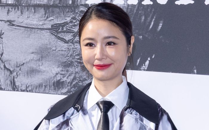 Nhan sắc tuổi 49 của Lâm Tâm Như gây tranh cãi