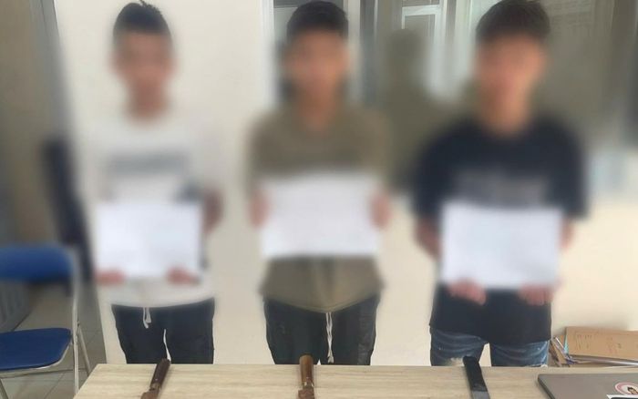 Rủ nhau đi cướp, 3 đối tượng vội bỏ đi ngay sau khi mở cốp xe nạn nhân