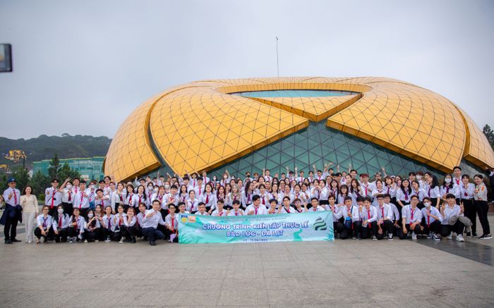 Đi tour là đi học - Bí quyết học tập của sinh viên Quản trị du lịch HUTECH
