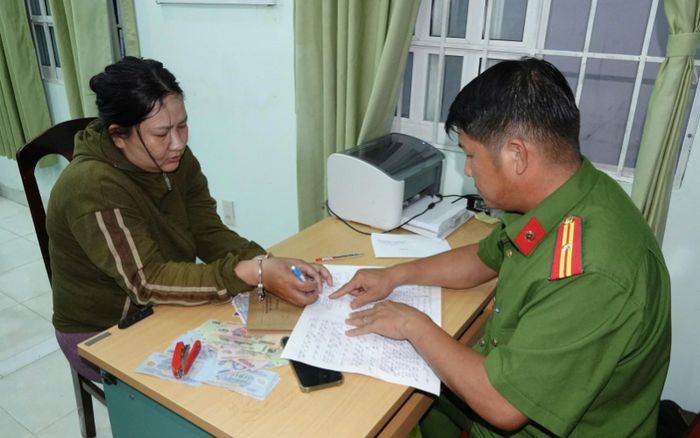 'Nữ quái' cướp tiền và vé số của bé trai 9 tuổi, lời khai càng gây phẫn nộ