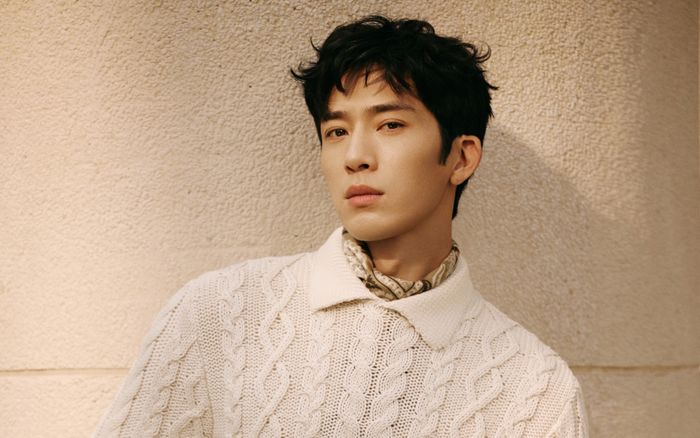 Sao nam Cbiz có quá khứ nghèo khó, giờ được trả 10 tỷ nhờ chữ viết