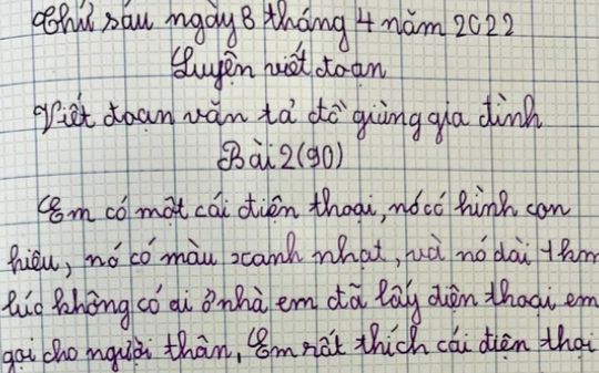 Bé gái làm bài văn tả chiếc điện thoại, vừa đọc câu thứ hai ai cũng phá lên cười