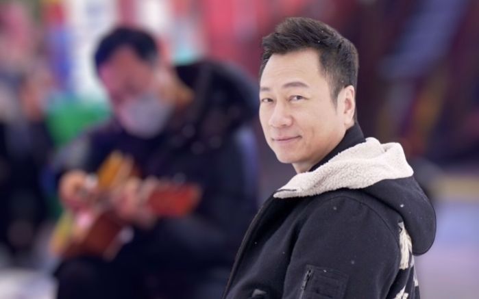 Nam diễn viên nổi tiếng một thời nay bán hàng rong ở vỉa hè để mưu sinh