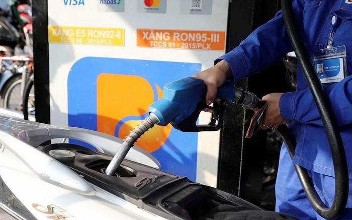 Giá xăng dầu hôm nay 15/6: Tăng mạnh dữ dội